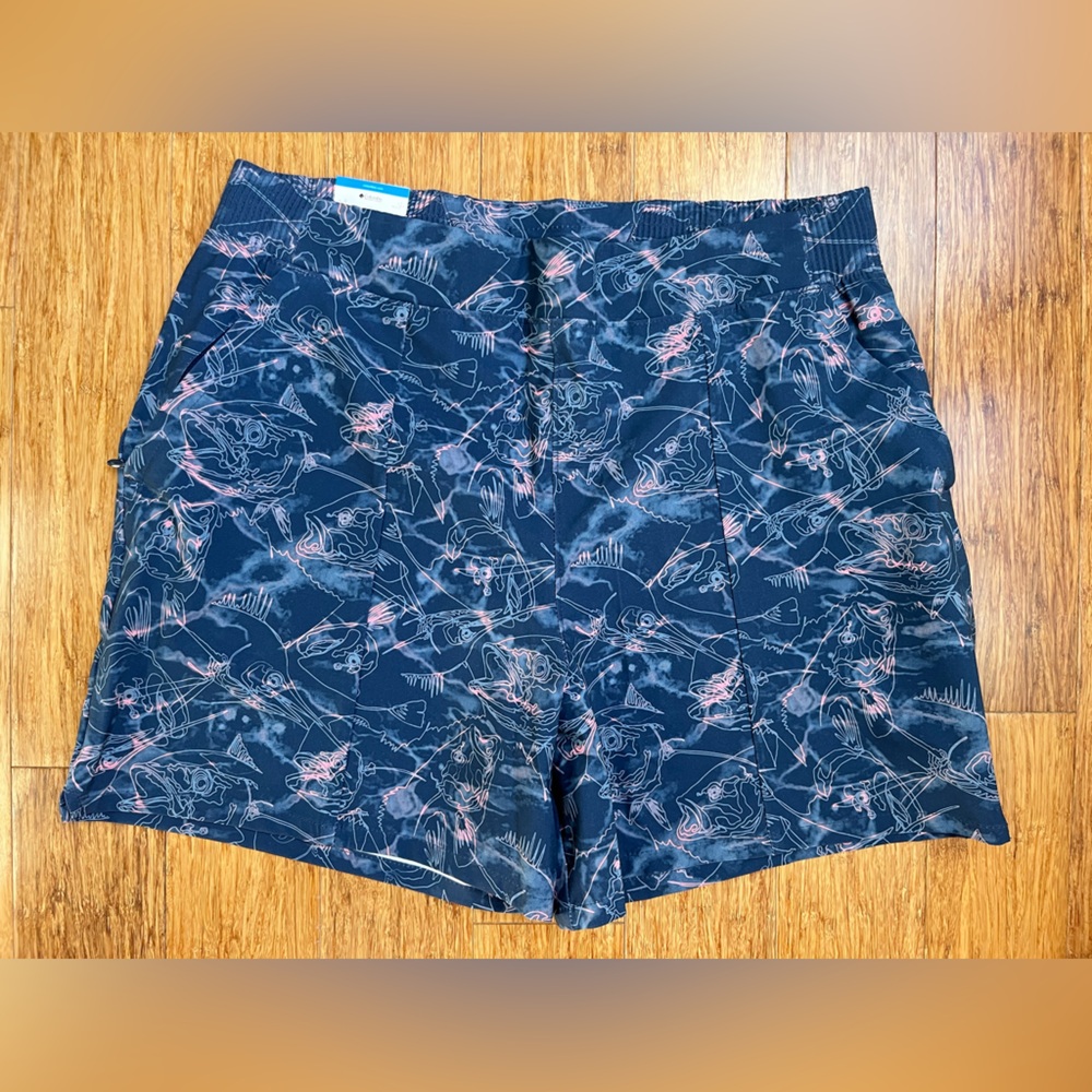 Womens Columbia shorts Size Medium NWT. 1246